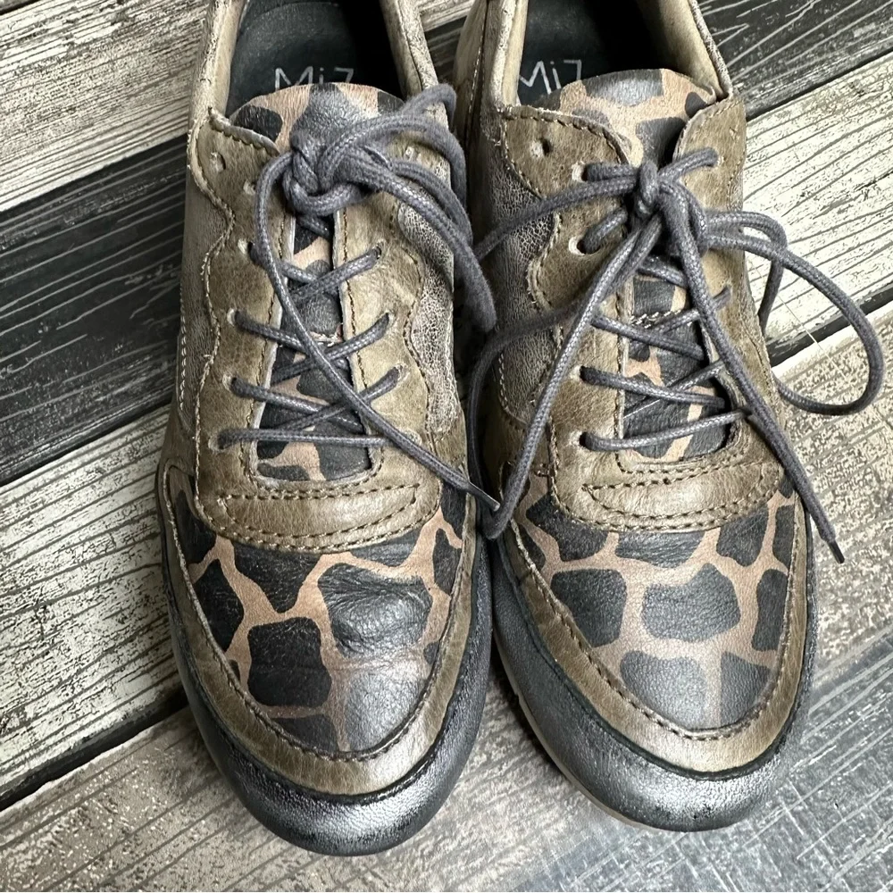 Miz Mooz Pericles Fashion Sneaker Women Size 38 7 Floral Print Casual Shoe Brown